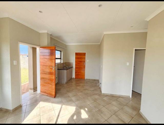 2 BEDROOM HOUSE FOR SALE IN SELCOURT